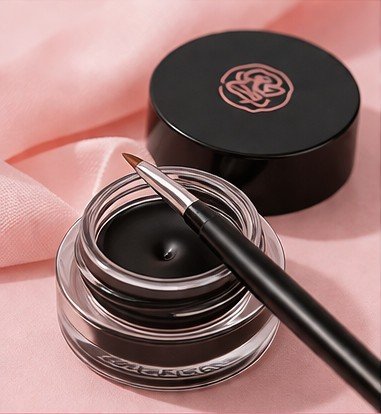 Gel eyeliner pot with angled brush for precise winged eye makeup
